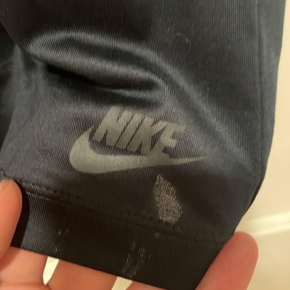 Sheer sleeves and v neck nike pleated back size small - Picture 4 of 7